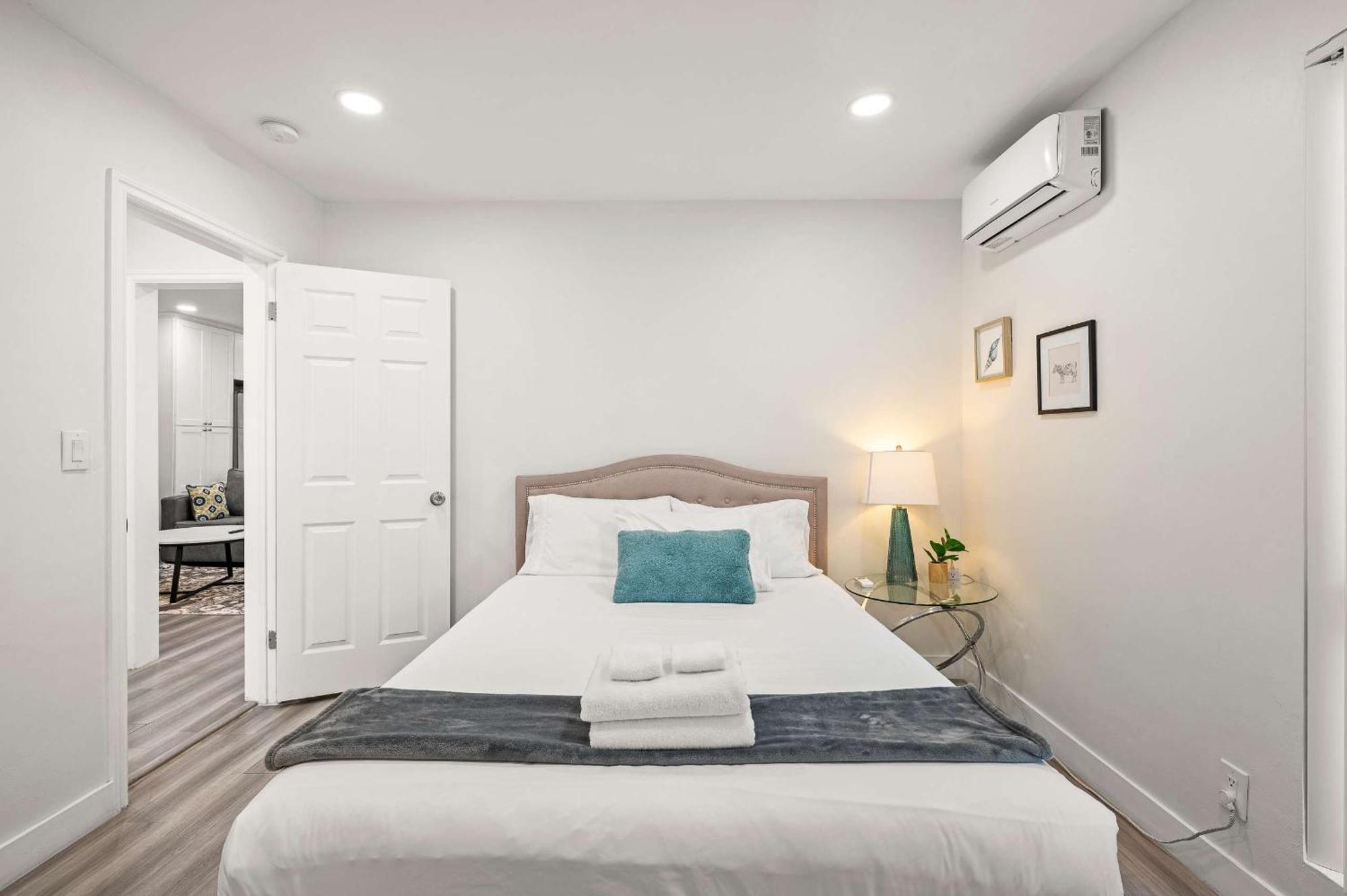New Renovated 2B2B Apt Self Checkin Free Parking 1 Pasadena Exterior foto